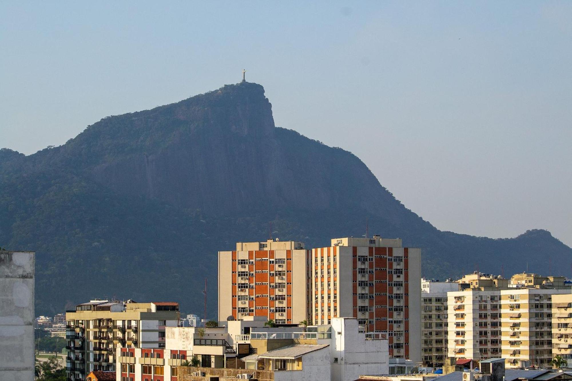 Duas Leblon A Duas Quadras Da *